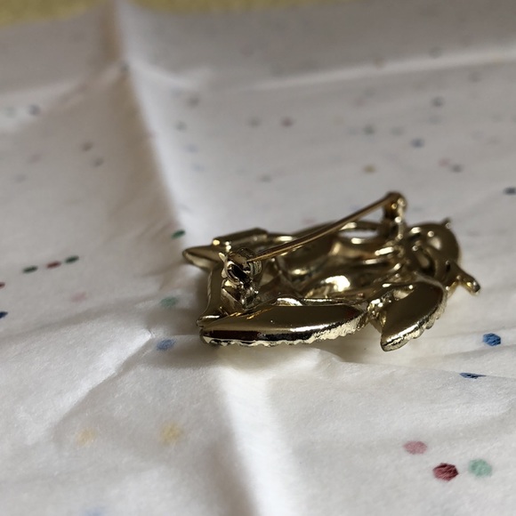 🌟VINTAGE JEWELCRAFT BROOCH🌟Beautiful shine Back and Front,6cm x 3.5cm. - Picture 7 of 11